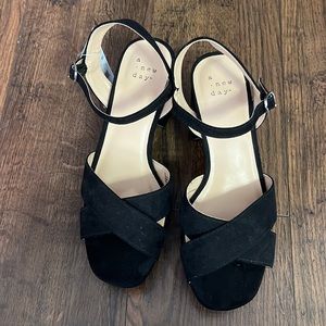 A New Day Women’s Black Gabriella Mid Heel Platform Pumps